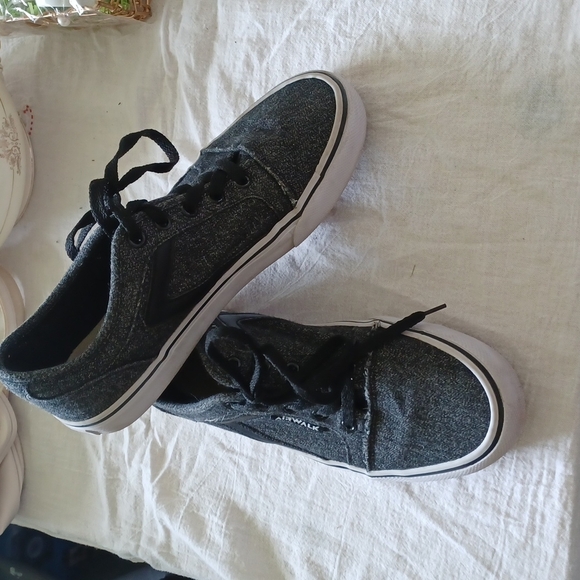 Airwalk Men's Rieder Grey Black Canvas Sneakers 7M - Picture 1 of 7